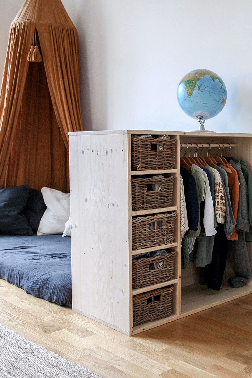 quarto bebê menino montessoriano
